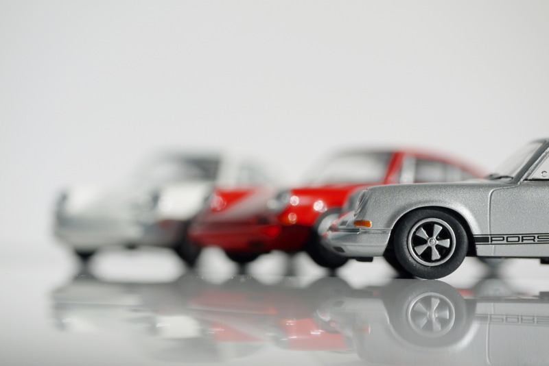 Illustration for article titled Kyosho Porsche 3 1/64 #86 - Projekt RennSport Käfer #8 - 1967 Porsche 911r